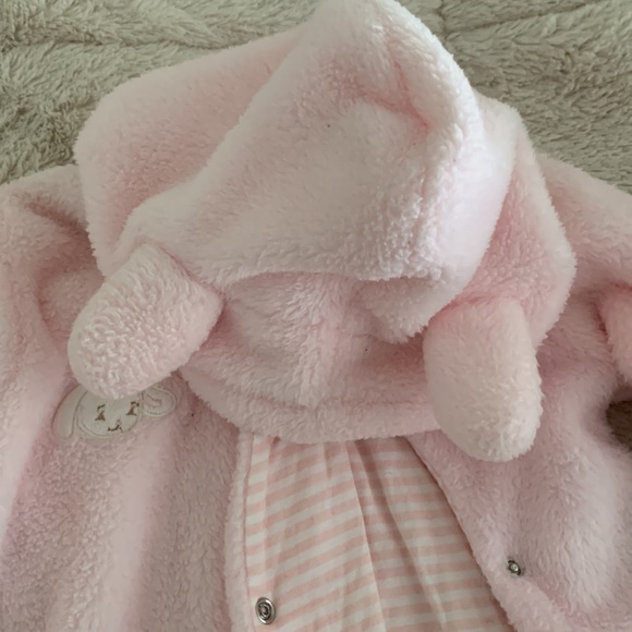 Bunnie onesie - Picture 3 of 7